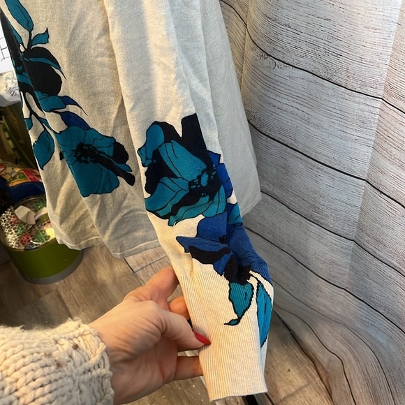 Chico’s Cool Floral Sweater Spun Cotton V-neck Long Sleeve Chicos Size 2 Large - Picture 7 of 11